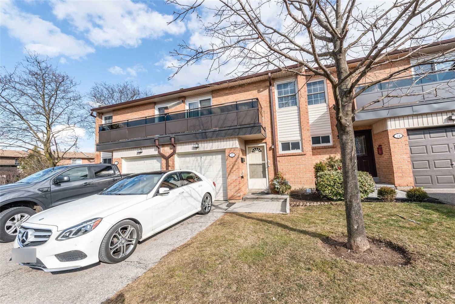 2120 Rathburn Road E. 2120 Rathburn Road Townhomes is located in  Mississauga, Toronto - image #1 of 2