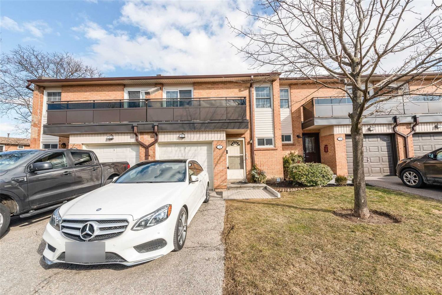 2120 Rathburn Road E. 2120 Rathburn Road Townhomes is located in  Mississauga, Toronto - image #2 of 2