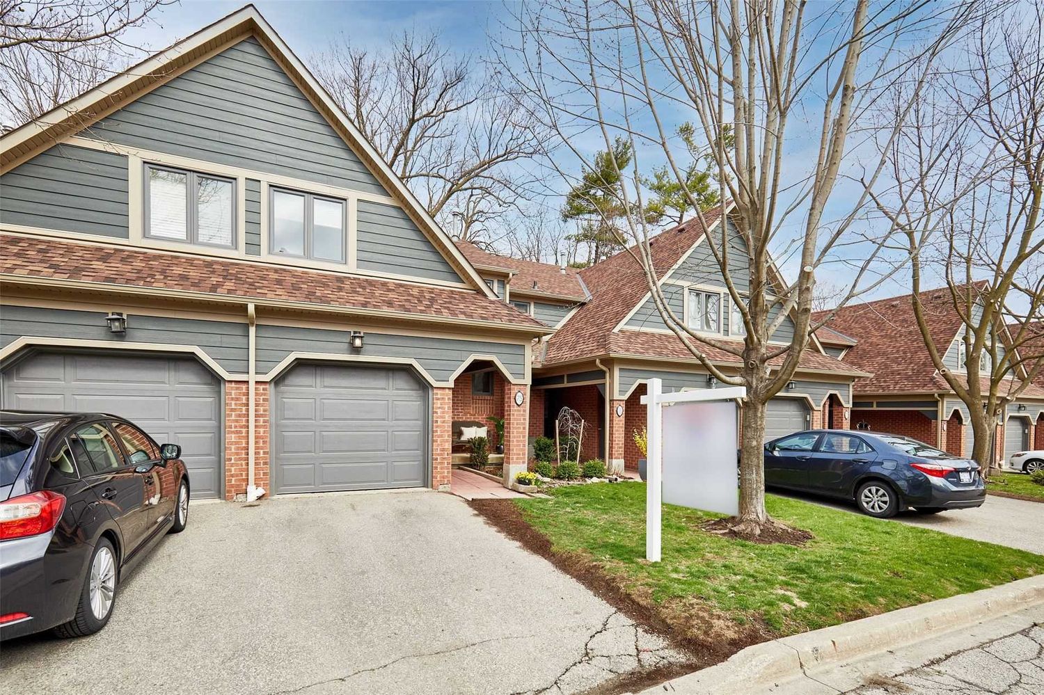 2199 Burnhamthorpe Road W. 2199 Burnhamthorpe Road Townhomes is located in  Mississauga, Toronto - image #1 of 2