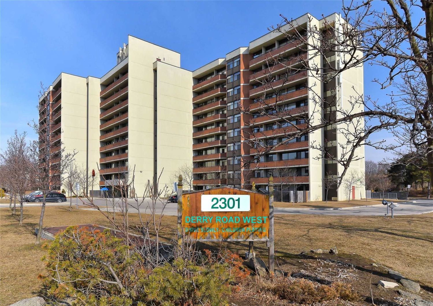 2301 Derry Road W. 2301 Derry Road Condos is located in  Mississauga, Toronto - image #1 of 2