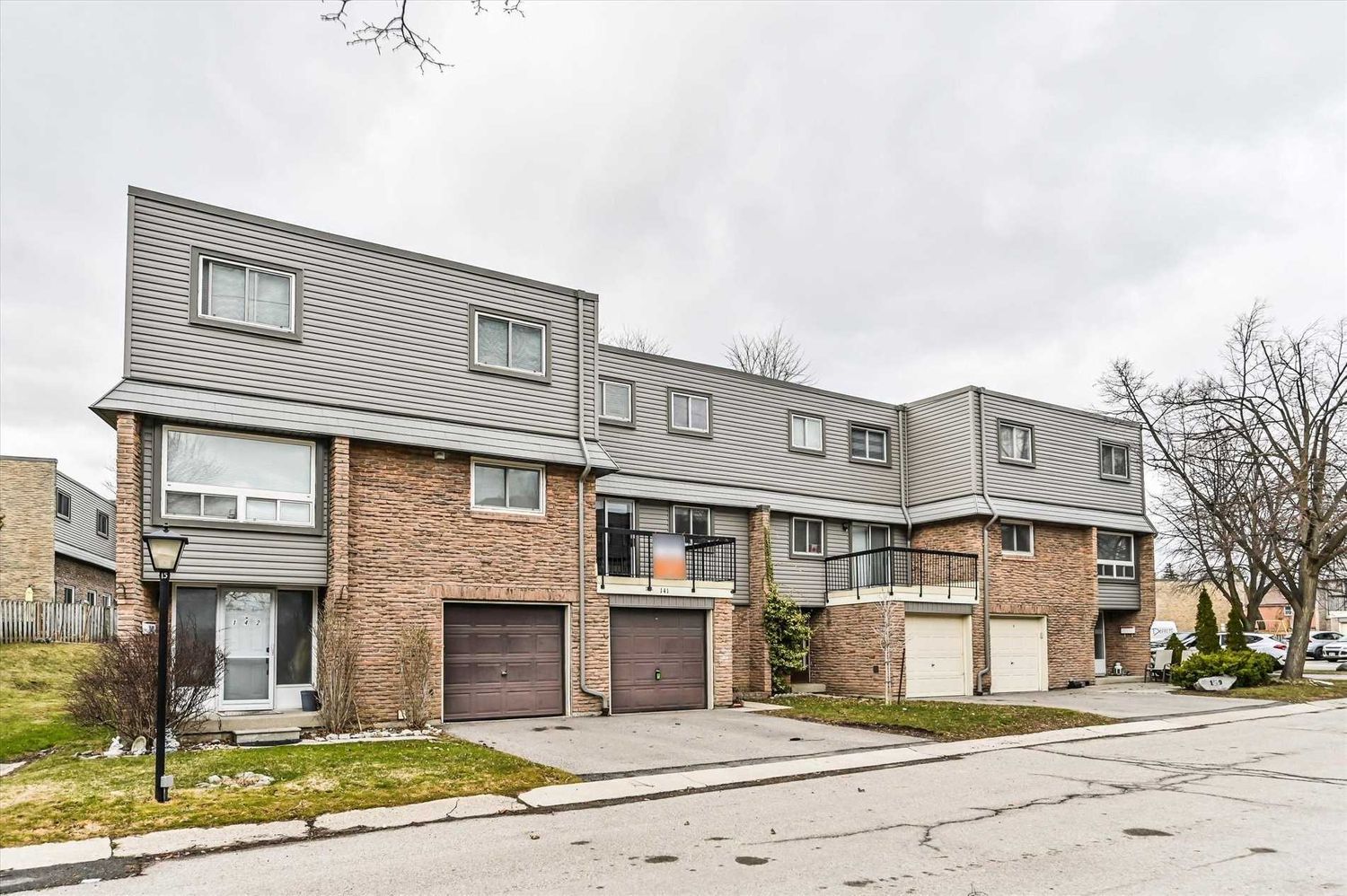 2315 Bromsgrove Road. 2315 Bromsgrove Rd Townhomes is located in  Mississauga, Toronto - image #1 of 2