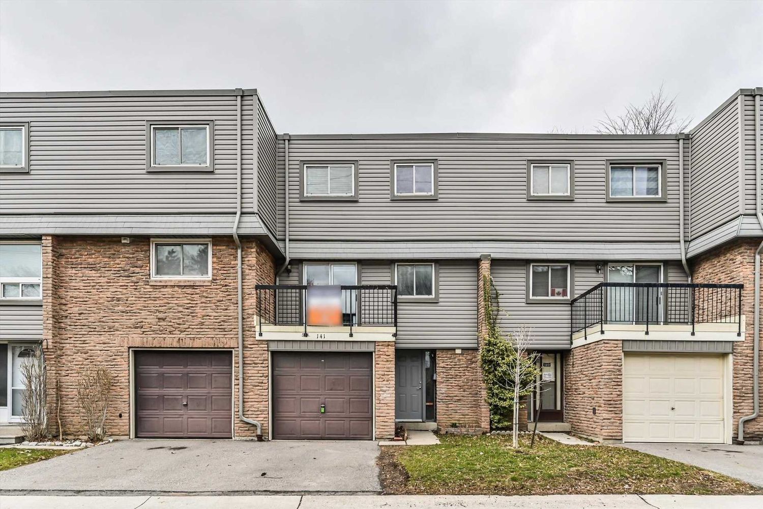 2315 Bromsgrove Road. 2315 Bromsgrove Rd Townhomes is located in  Mississauga, Toronto - image #2 of 2