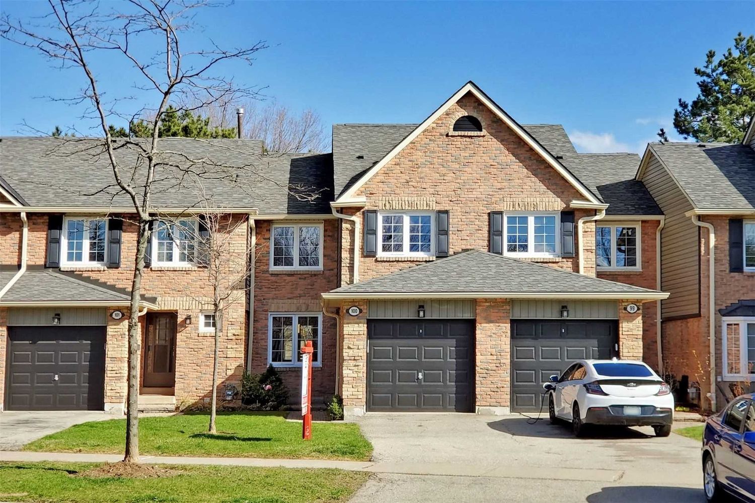 2766 Folkway Drive. 2766 Folkway Drive Townhomes is located in  Mississauga, Toronto - image #2 of 2