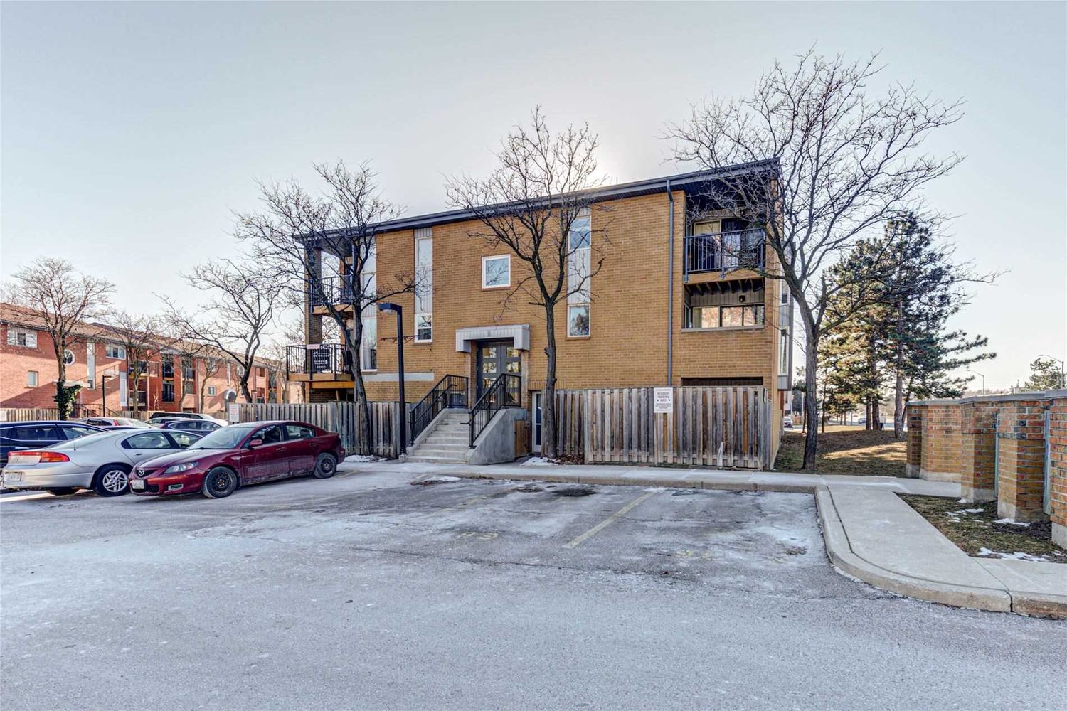 2866 Battleford Road. 2866 Battleford Townhomes is located in  Mississauga, Toronto - image #1 of 2