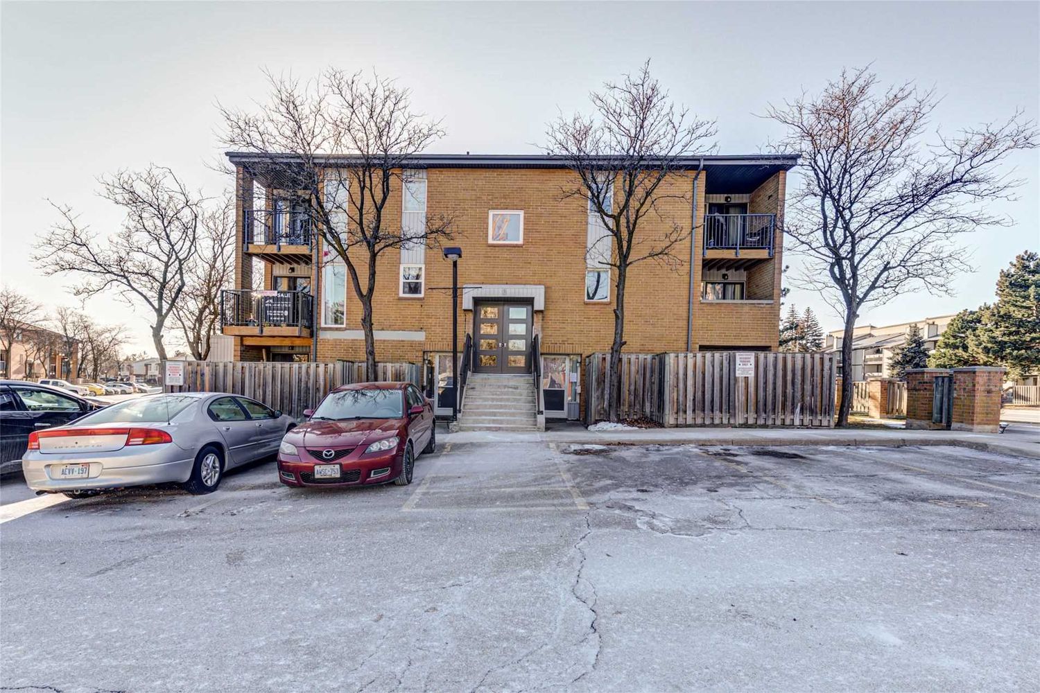 2866 Battleford Road. 2866 Battleford Townhomes is located in  Mississauga, Toronto - image #2 of 2