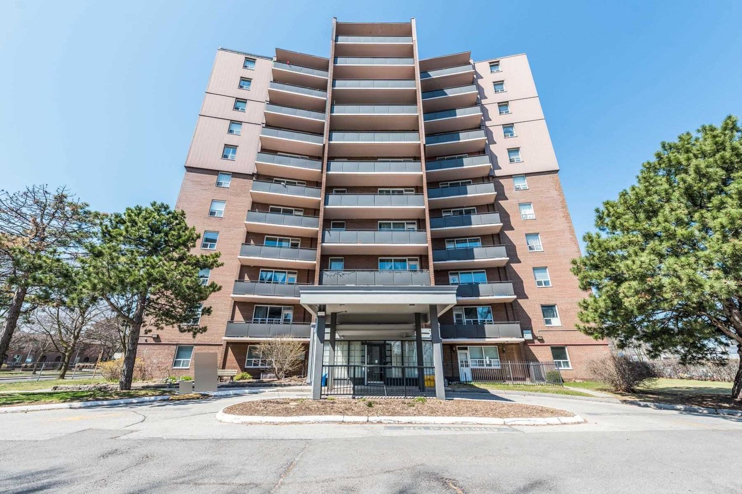3065 Queen Frederica Drive. 3065 Queen Frederica Condos is located in  Mississauga, Toronto - image #2 of 2