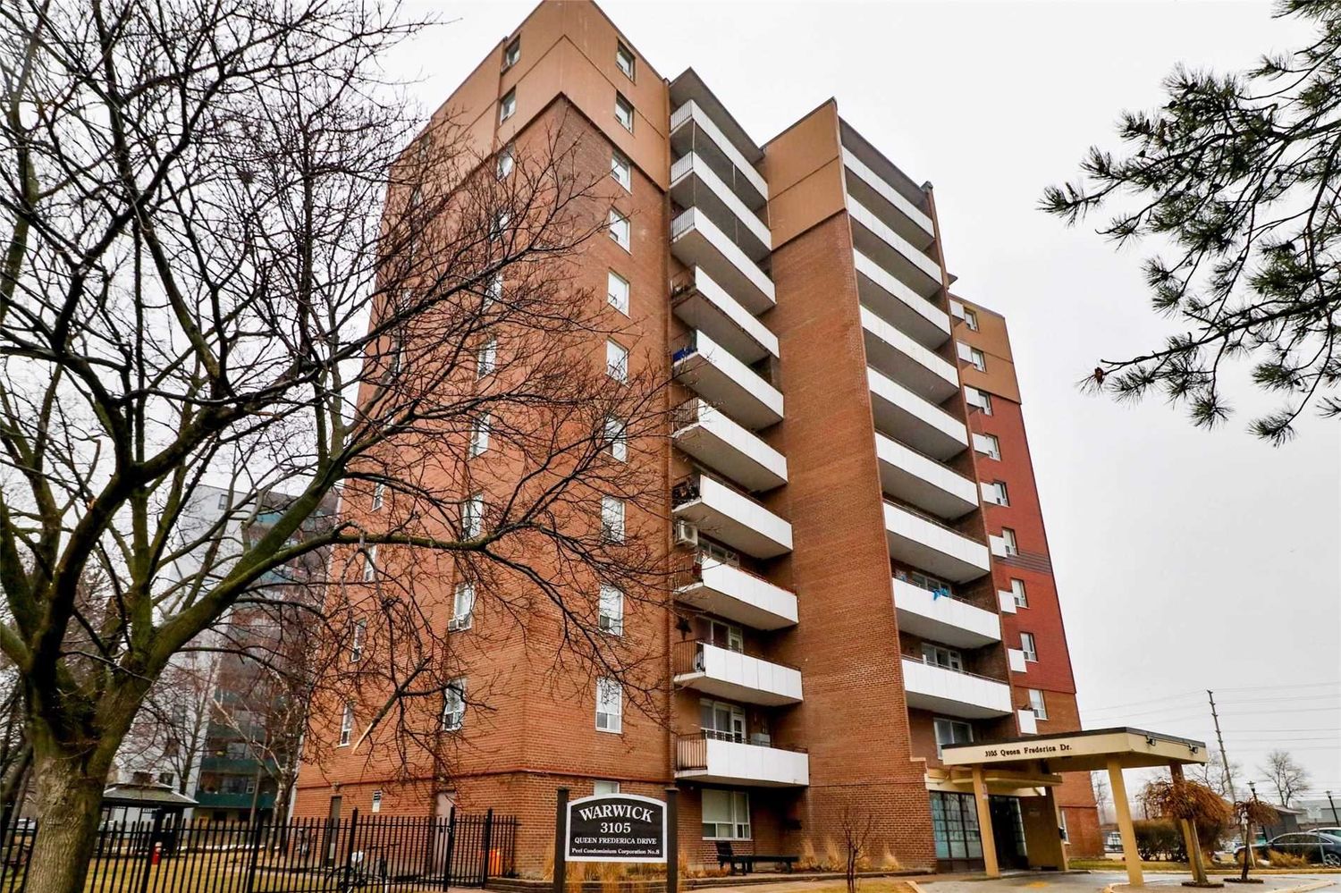 3105 Queen Frederica Drive. 3105 Queen Frederica Condos is located in  Mississauga, Toronto - image #1 of 2