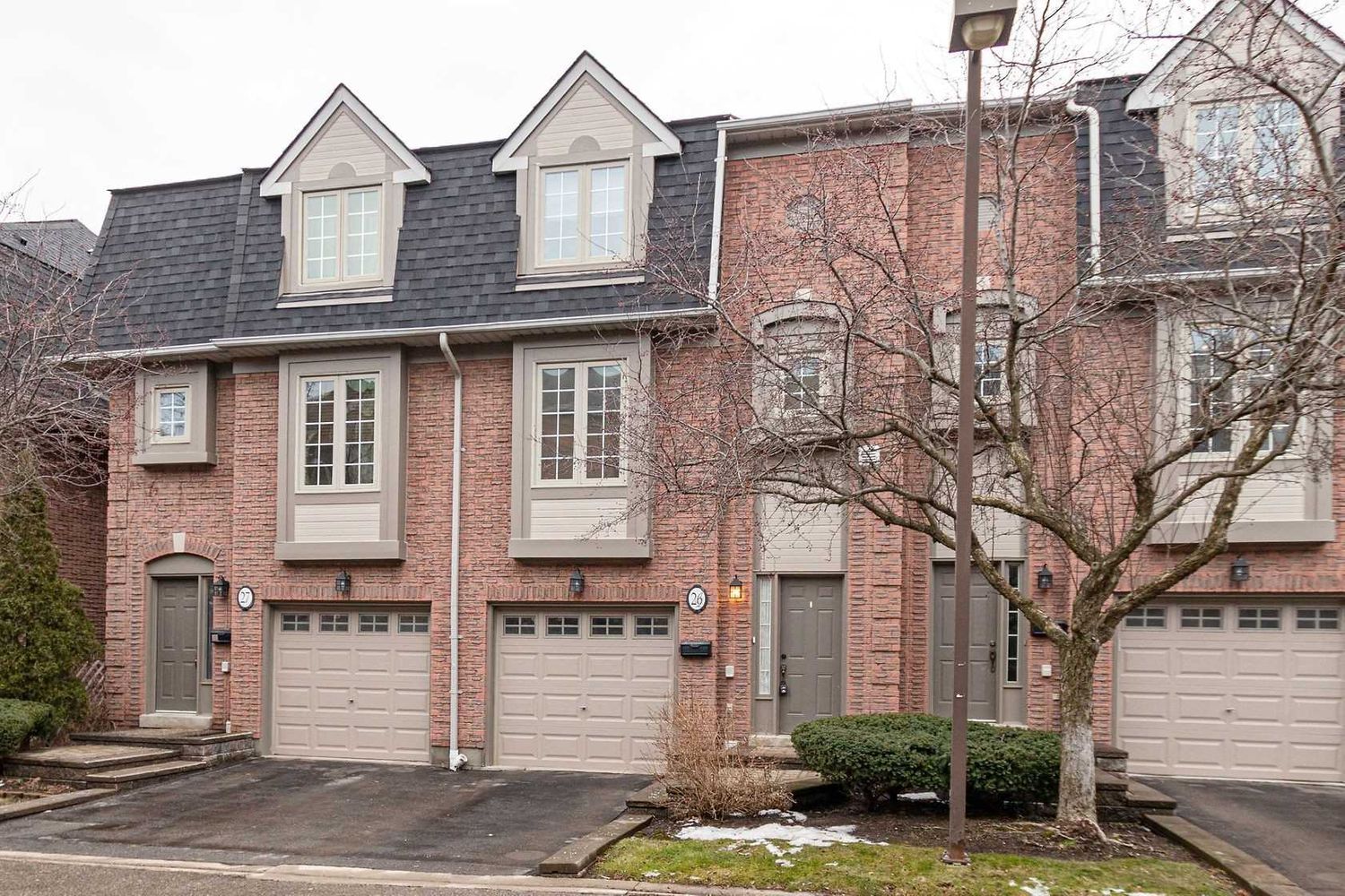 3140 Fifth Line W. 3140 Fifth Line Townhomes is located in  Mississauga, Toronto - image #1 of 2