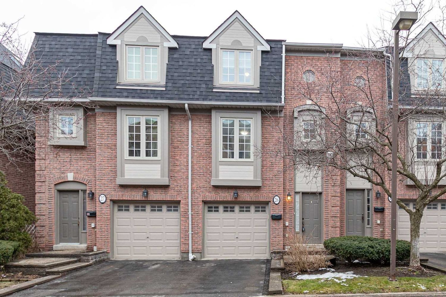 3140 Fifth Line W. 3140 Fifth Line Townhomes is located in  Mississauga, Toronto - image #2 of 2