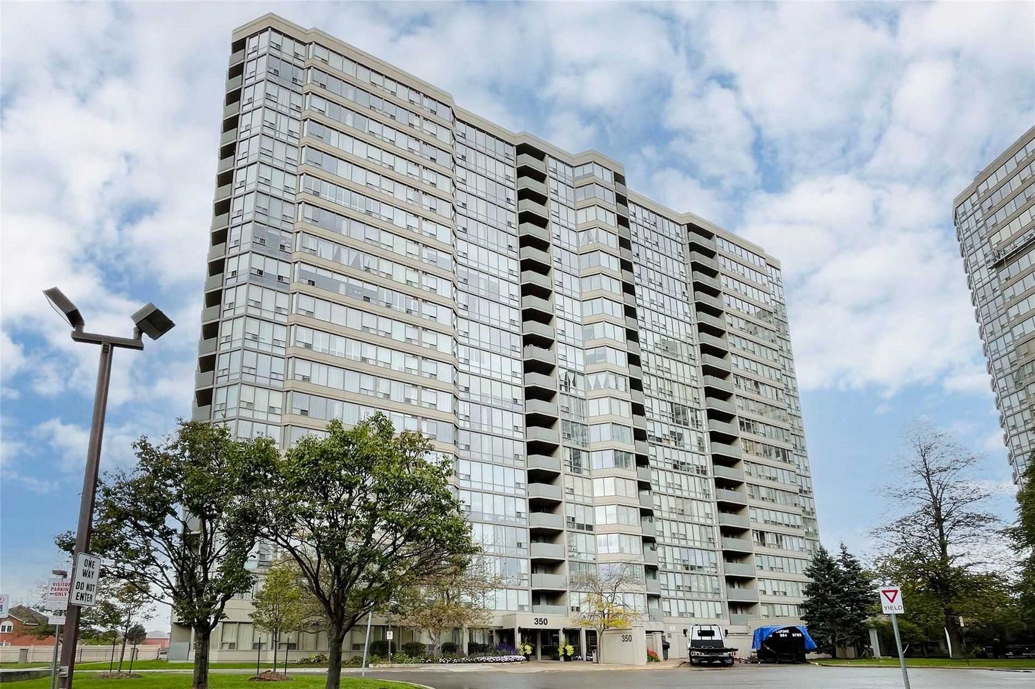330 Rathburn Road W. Centre I & Centre II Condos is located in  Mississauga, Toronto - image #1 of 3