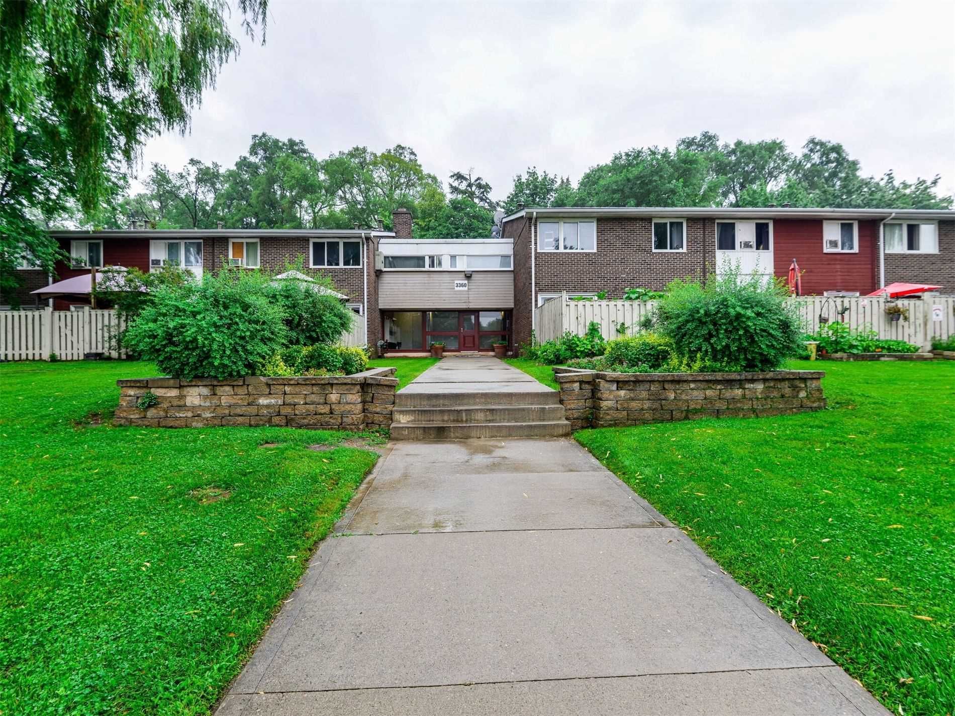 3308 The Credit Woodlands 3360 The Credit Woodlands Condos 3 Beds