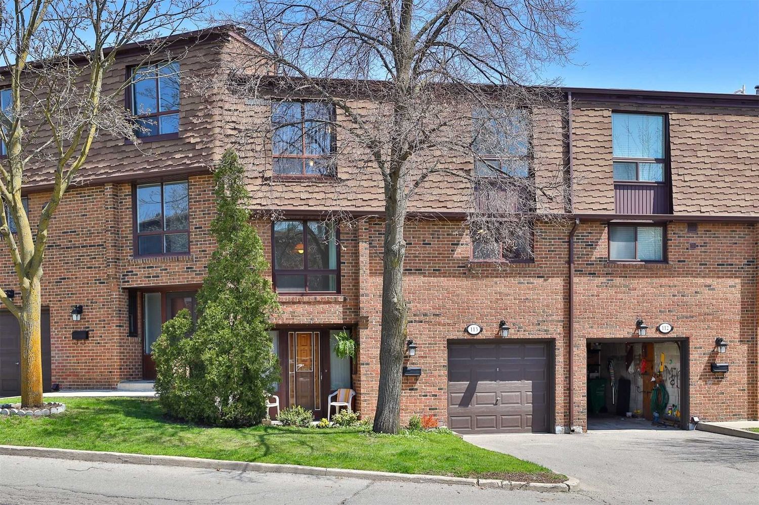 3395 Cliff Road N. 3395 Cliff Rd Townhomes is located in  Mississauga, Toronto - image #1 of 2