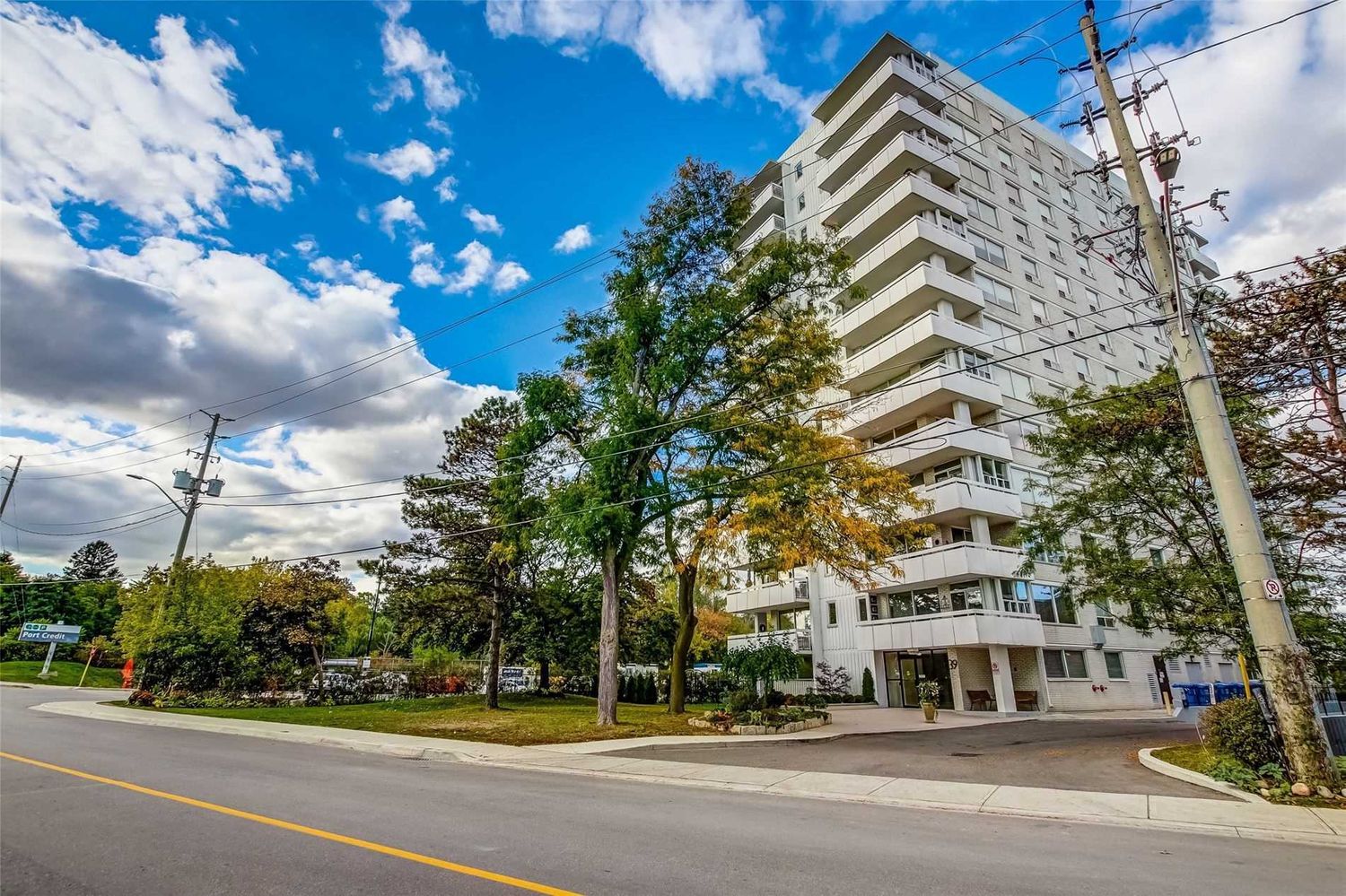 39 Stavebank Road N. 39 Stavebank Condos is located in  Mississauga, Toronto - image #1 of 2