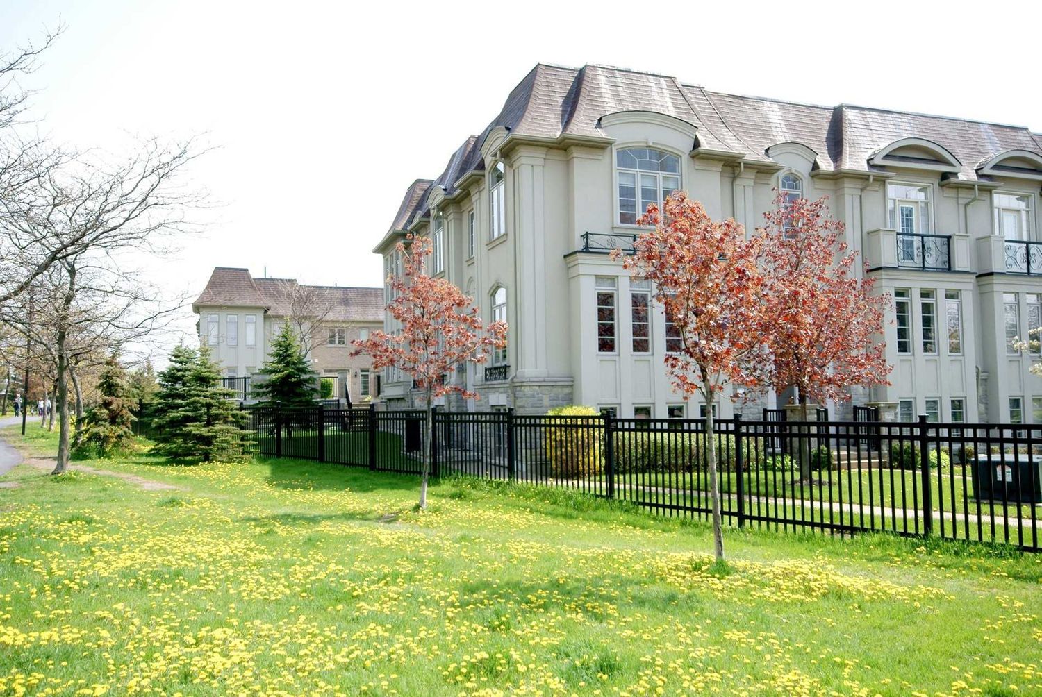 4157 Shipp Drive. 4157 Shipp Dr Townhomes is located in  Mississauga, Toronto - image #1 of 3