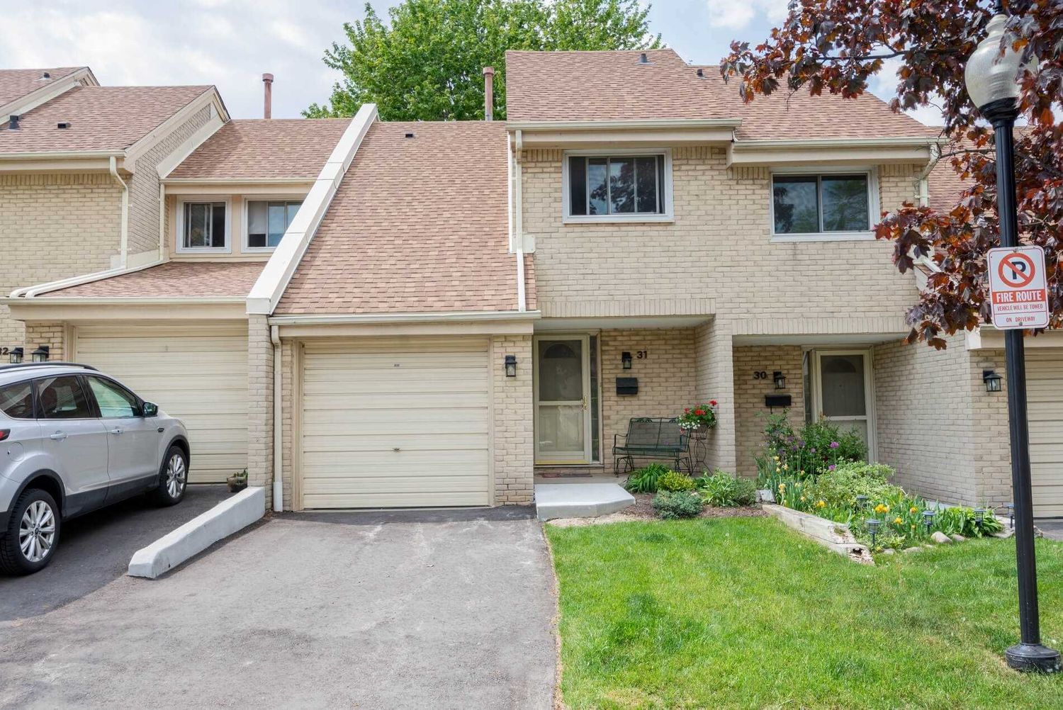 4171 Glen Erin Drive. 4171 Glen Erin Drive Townhomes is located in  Mississauga, Toronto - image #1 of 3