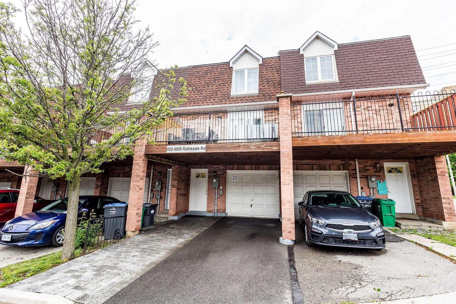 4950 Rathkeale Road. 4950 Rathkeale Rd Townhomes is located in  Mississauga, Toronto - image #1 of 2