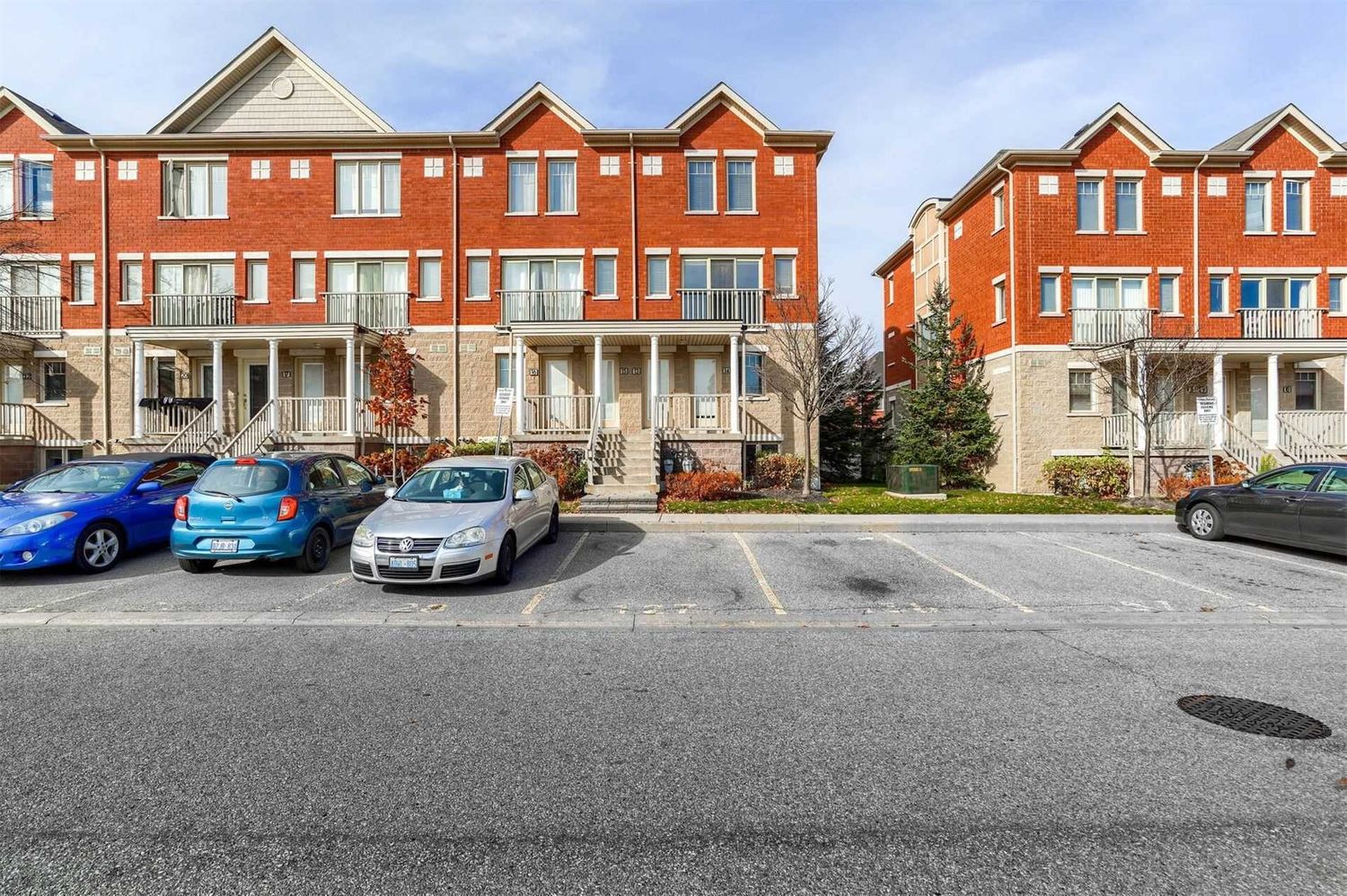 5050 Intrepid Drive. Garden Villas I Townhomes is located in  Mississauga, Toronto - image #1 of 2