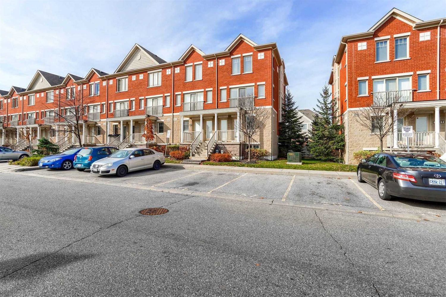 5050 Intrepid Drive. Garden Villas I Townhomes is located in  Mississauga, Toronto - image #2 of 2