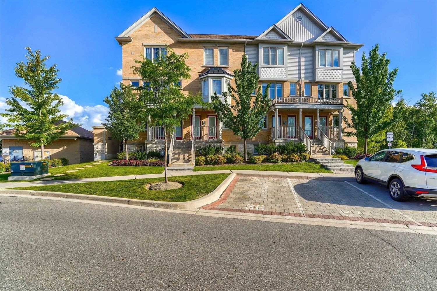 3070-3100 Thomas Street. Garden Villas Three Townhomes is located in  Mississauga, Toronto - image #1 of 2