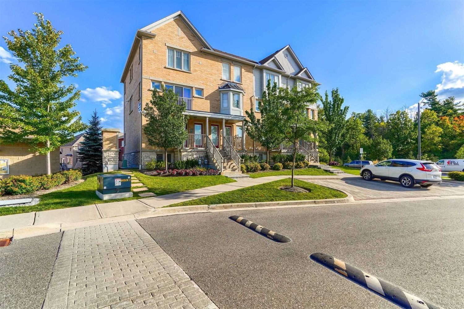 3070-3100 Thomas Street. Garden Villas Three Townhomes is located in  Mississauga, Toronto - image #2 of 2