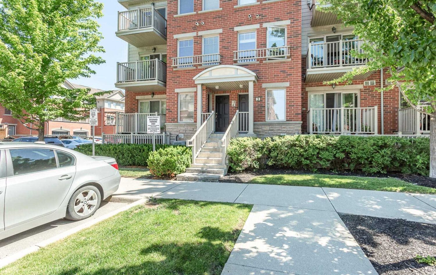 5700-5750 Tosca Drive. 5750 Tosca Dr Townhomes is located in  Mississauga, Toronto - image #2 of 3