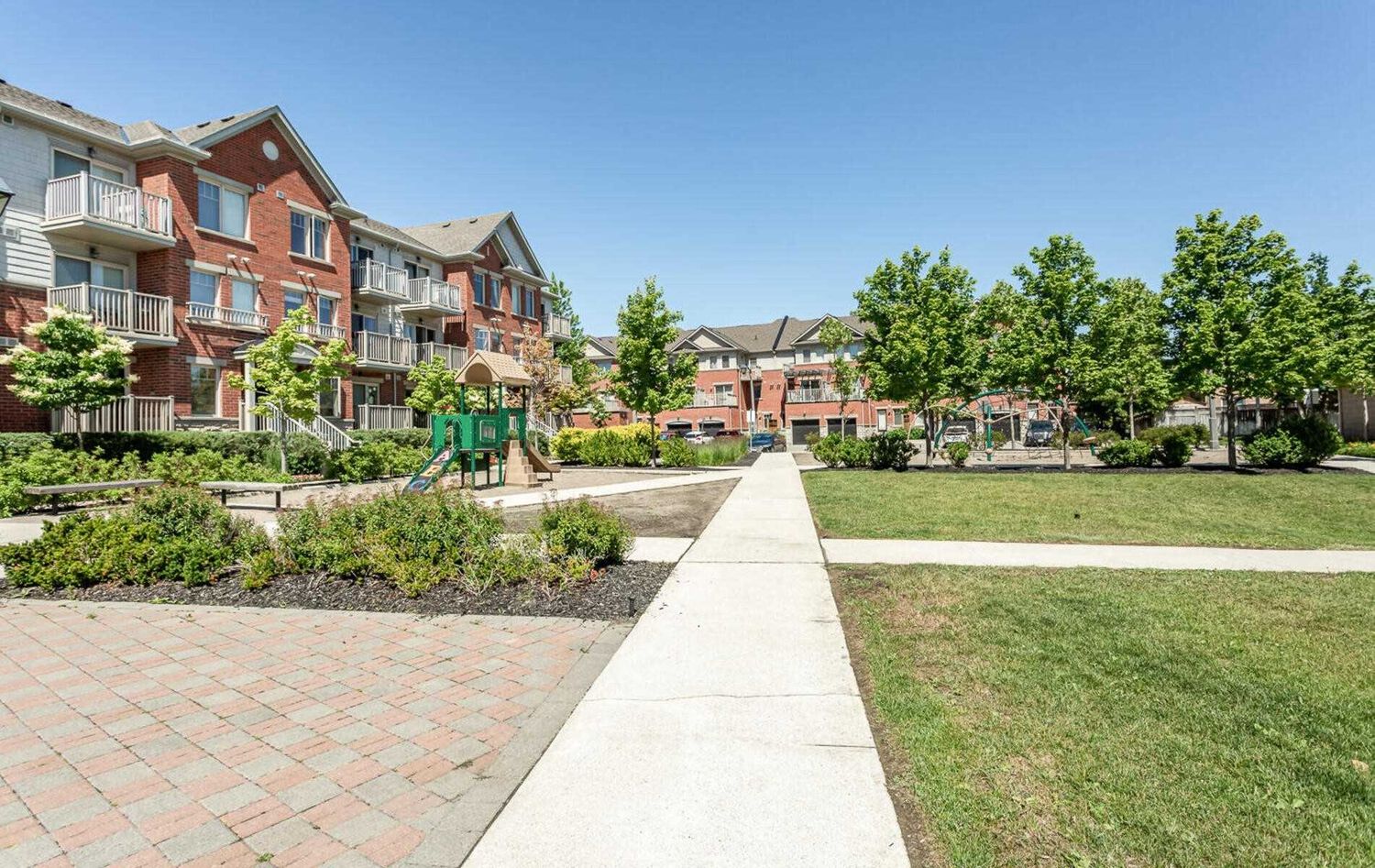 5700-5750 Tosca Drive. 5750 Tosca Dr Townhomes is located in  Mississauga, Toronto - image #3 of 3