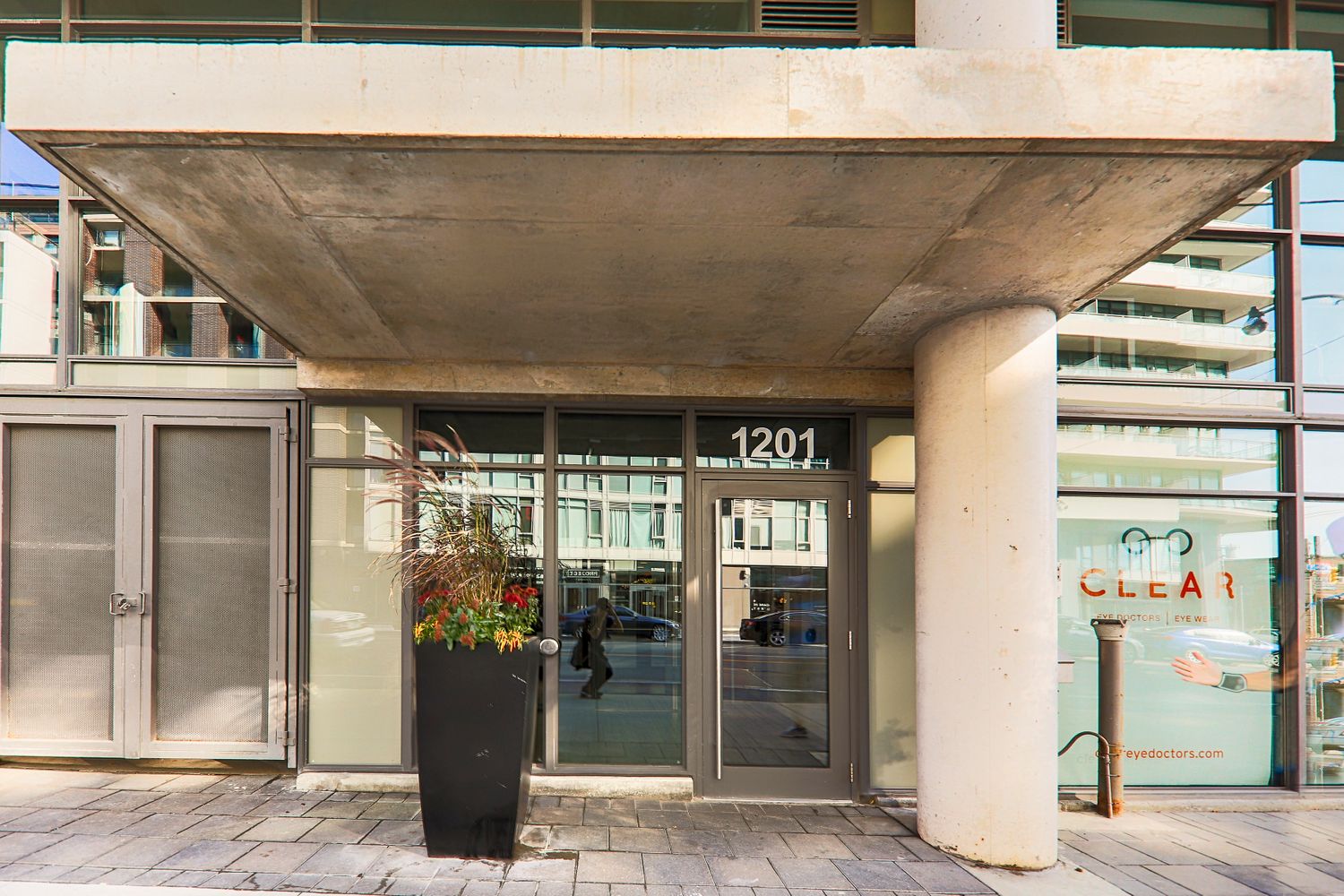 1201 Dundas Street E. Flatiron Lofts is located in  East End, Toronto - image #3 of 4