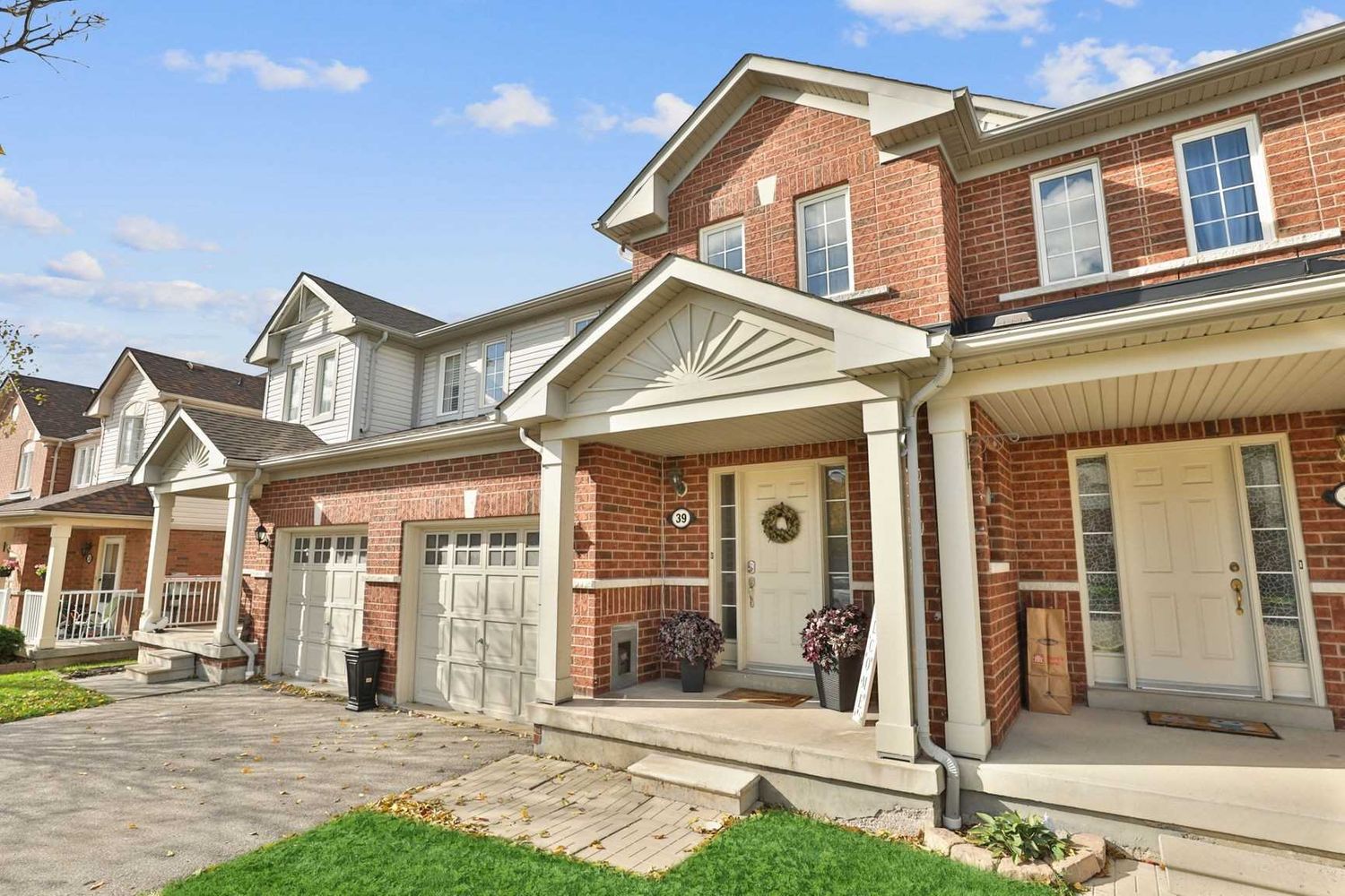 6035 Bidwell Trail. 6035 Bidwell Tr Townhomes is located in  Mississauga, Toronto - image #1 of 2