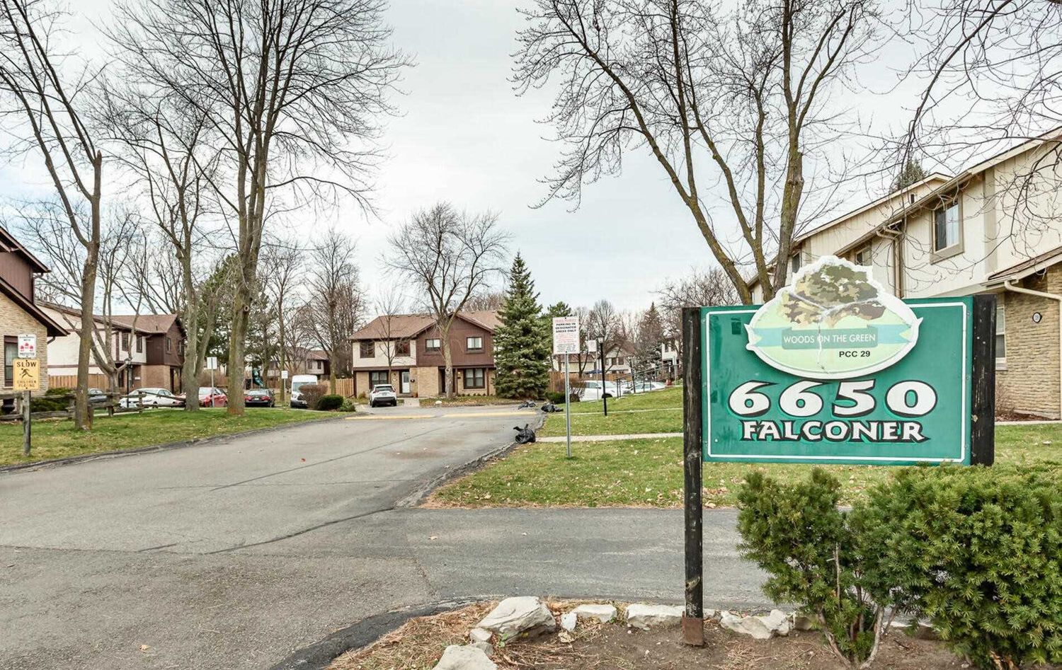 6650 Falconer Drive. 6650 Falconer Drive Townhomes is located in  Mississauga, Toronto - image #1 of 3