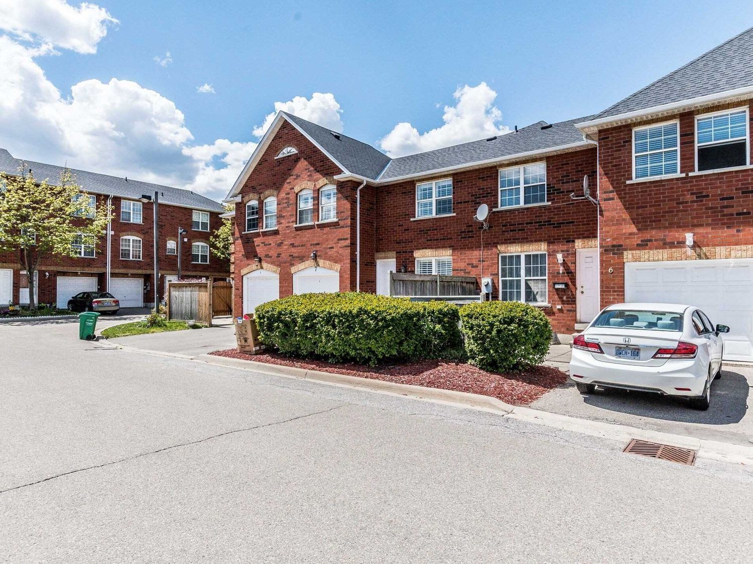 6860 Meadowvale Town Centre Cir. 6860 Meadowvale Townhomes is located in  Mississauga, Toronto - image #2 of 2