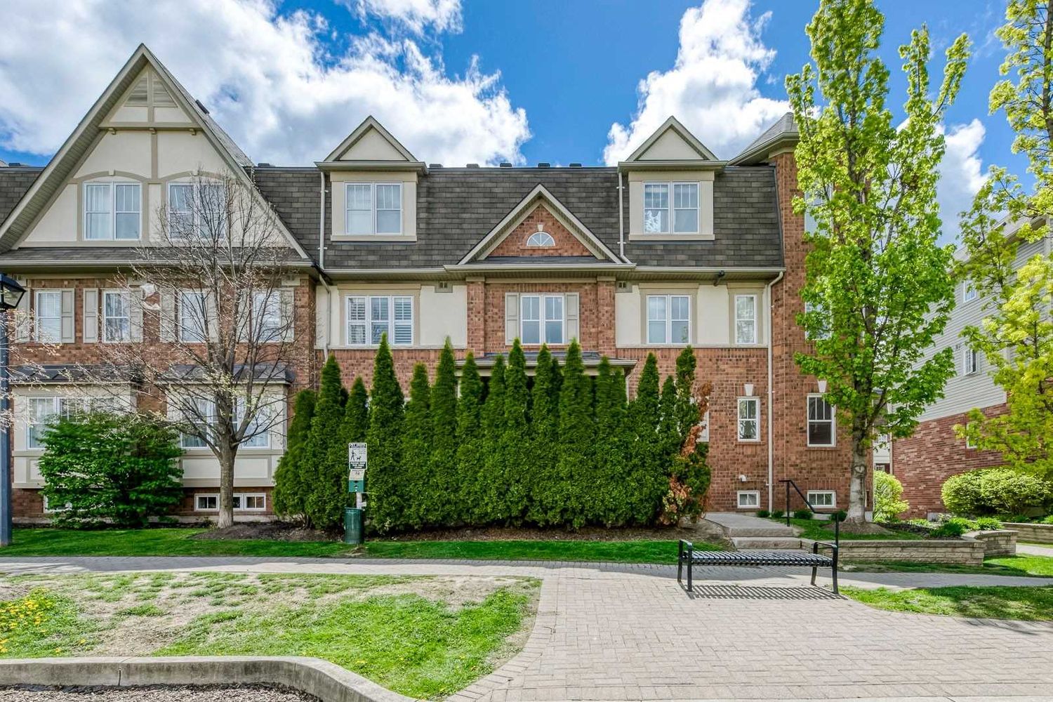 601-625 Shoreline Drive. 601 Shoreline Dr Townhomes is located in  Mississauga, Toronto - image #3 of 3