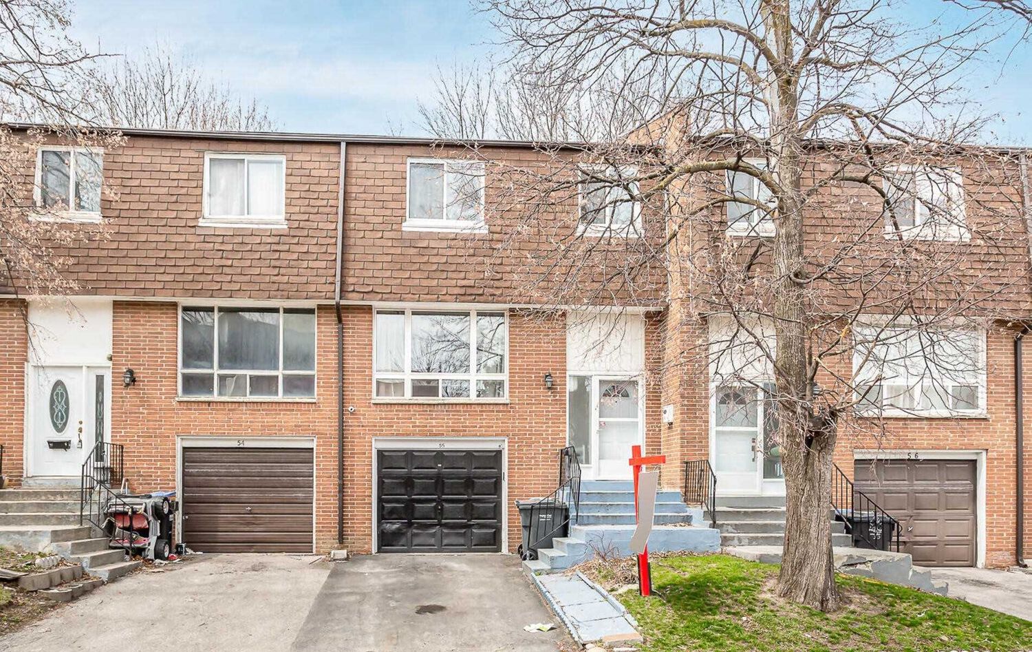 7475 Goreway Drive. 7475 Goreway Drive Townhomes is located in  Mississauga, Toronto - image #2 of 2
