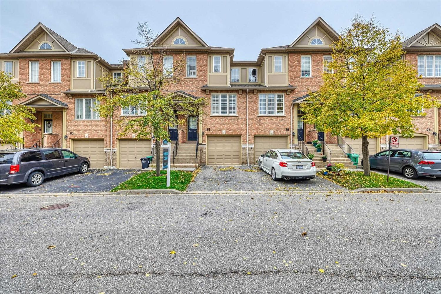 5055 Heatherleigh Avenue. Scollard Court Townhomes is located in  Mississauga, Toronto - image #1 of 2