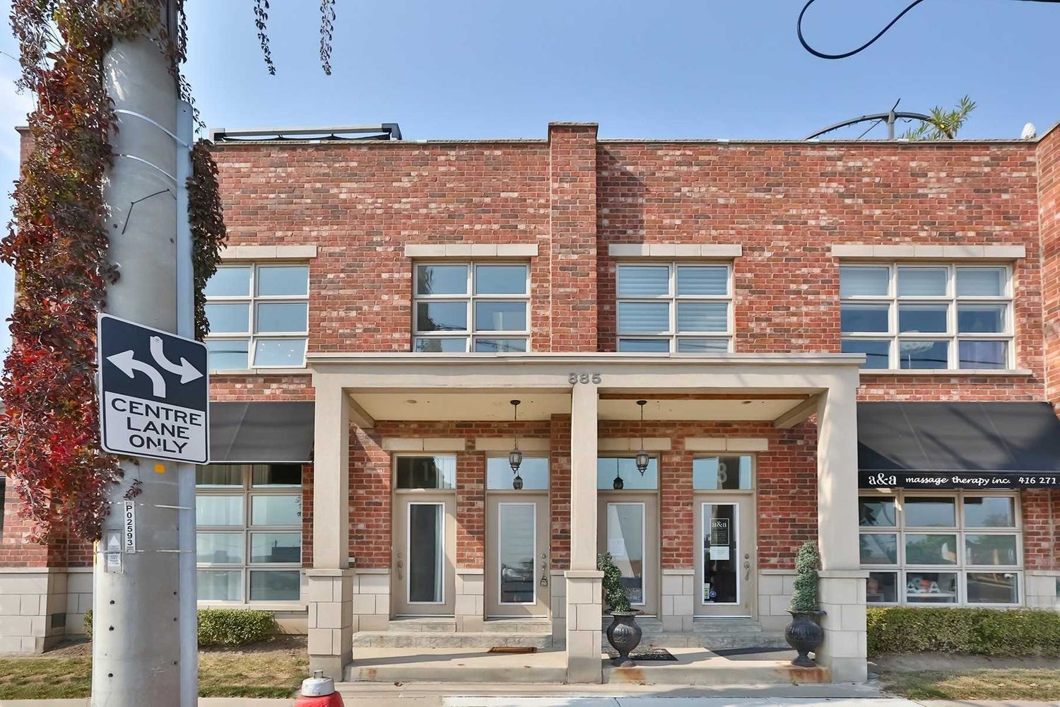 885 Lakeshore Road E. 885 Lakeshore Townhomes is located in  Mississauga, Toronto - image #2 of 2