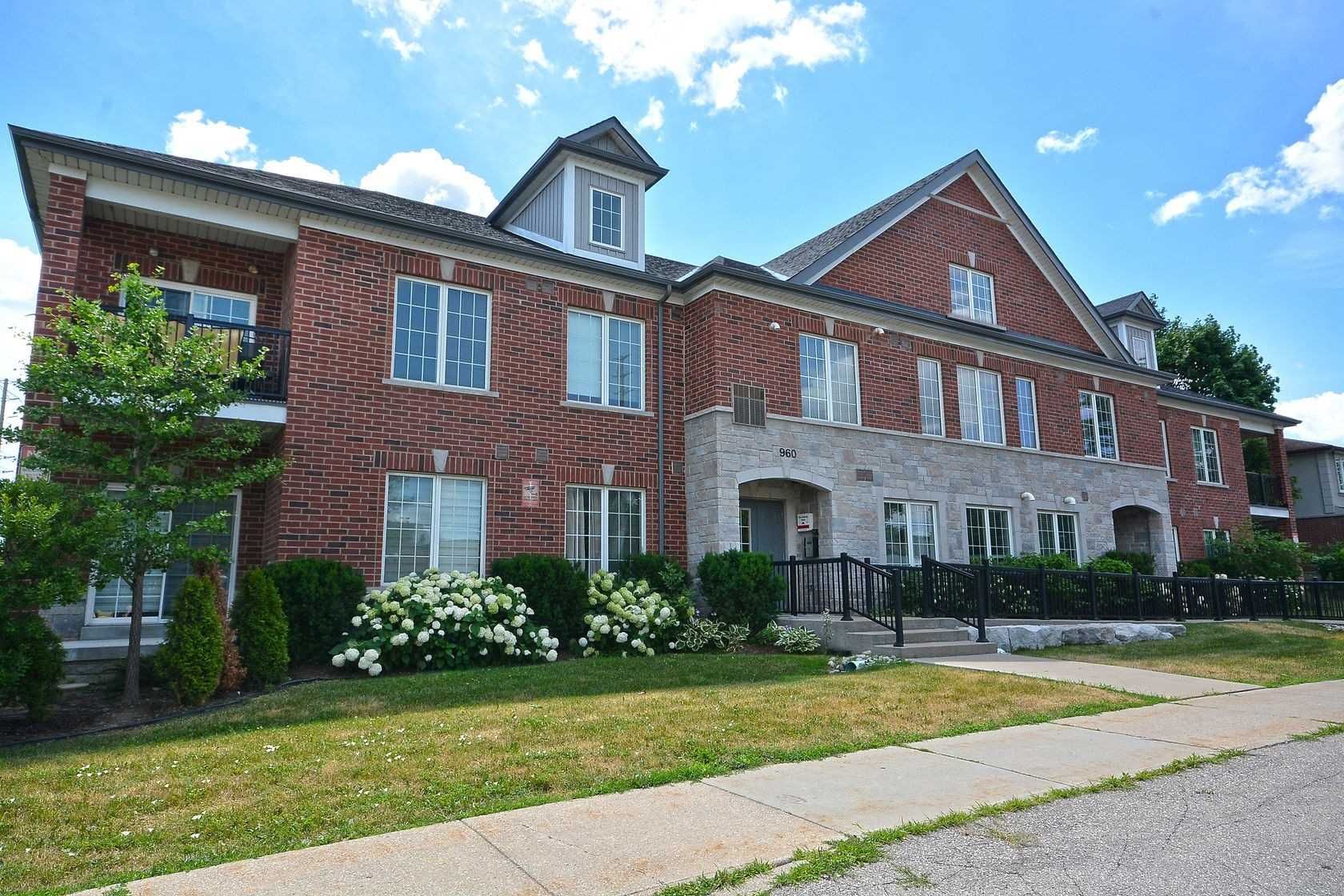 960 Bloor St. This condo townhouse at 960 Bloor Townhomes is located in Mississauga, Toronto - image #1 of 2 by Strata.ca