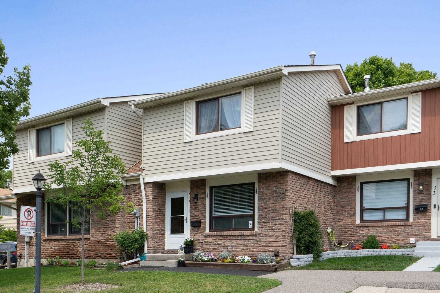 98 Falconer Drive. 98 Falconer Drive Townhomes is located in  Mississauga, Toronto - image #1 of 2