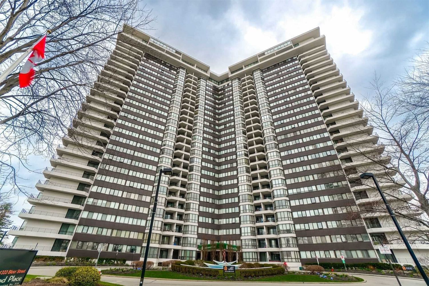 1333 Bloor Street. Applewood Place Condos is located in  Mississauga, Toronto - image #2 of 2
