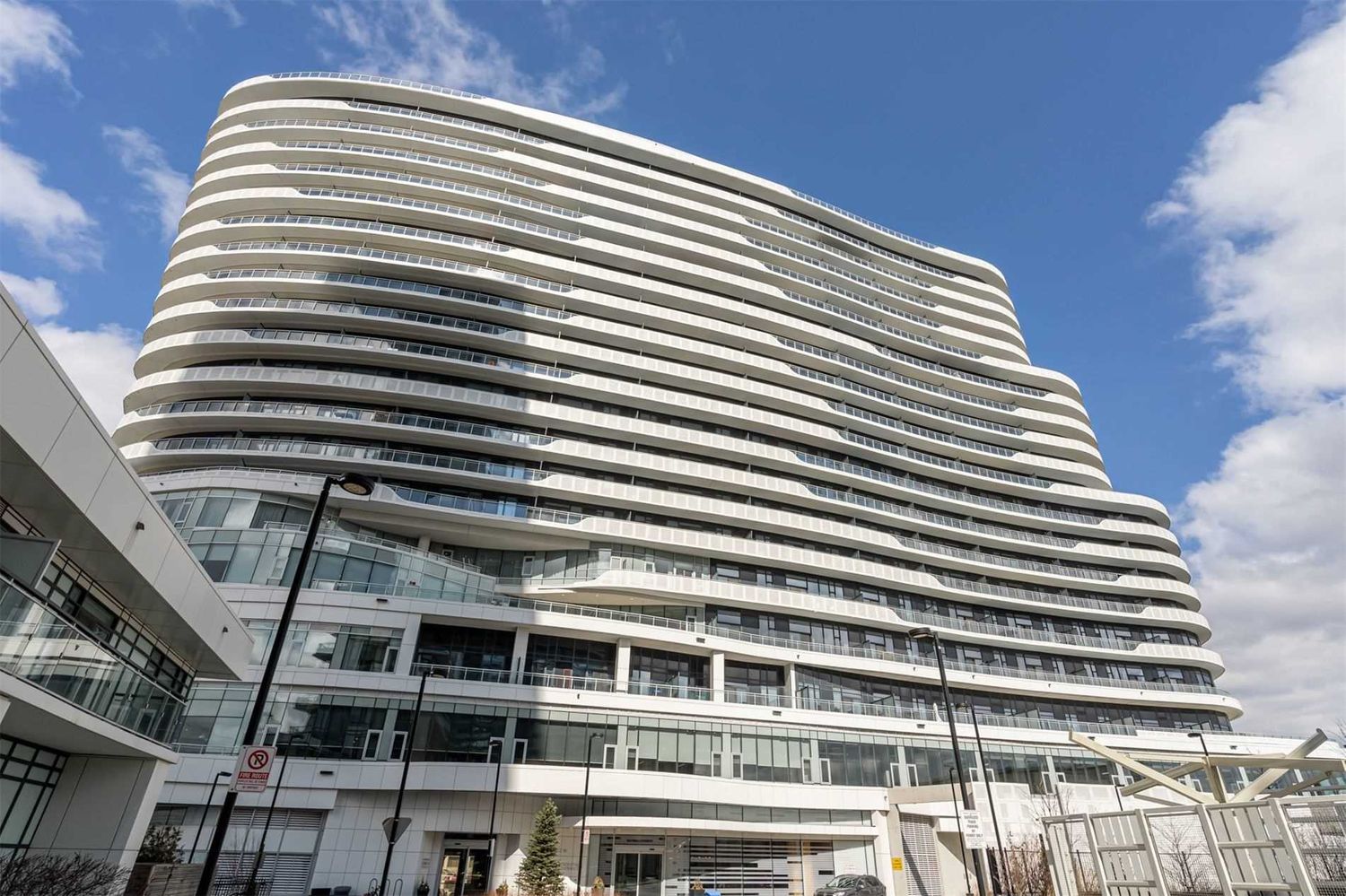 2520 Eglinton Avenue W. Arc Condominiums is located in  Mississauga, Toronto - image #3 of 3