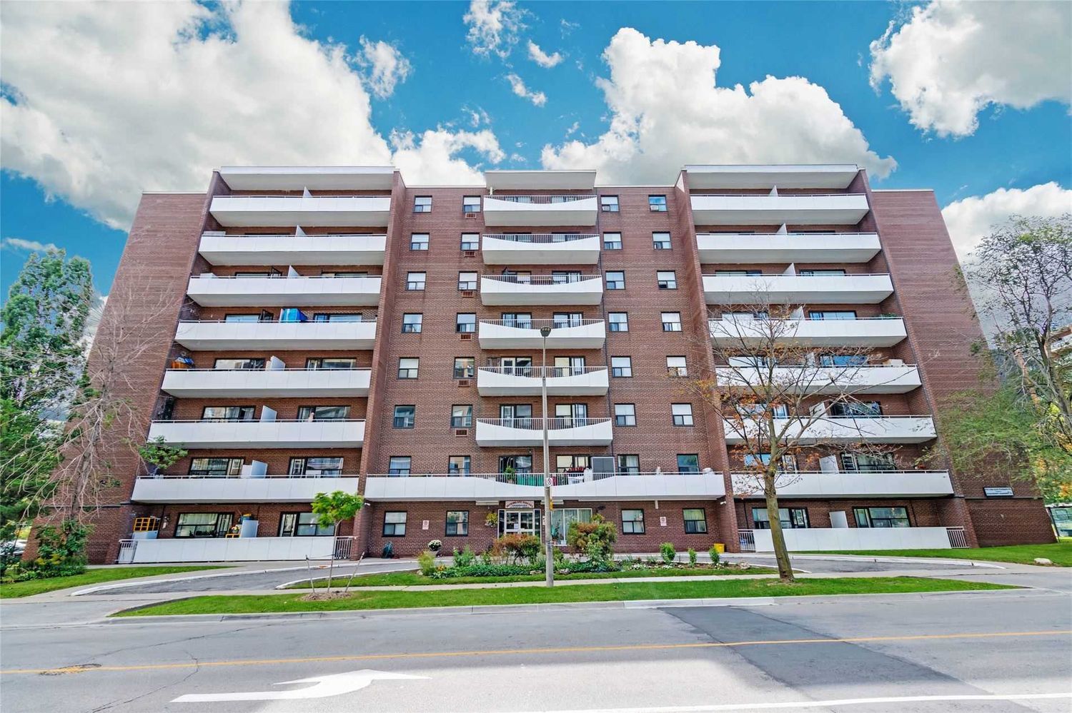 3320 Fieldgate Drive. Bloorgate Towers Condos is located in  Mississauga, Toronto - image #2 of 2