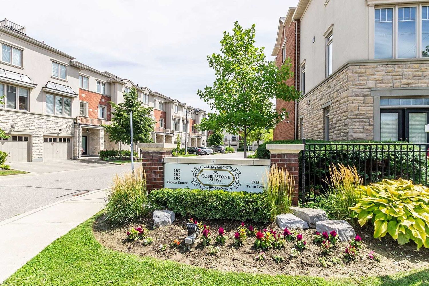 3350-3390 Thomas Street. Cobblestone Mews Townhomes is located in  Mississauga, Toronto - image #1 of 3