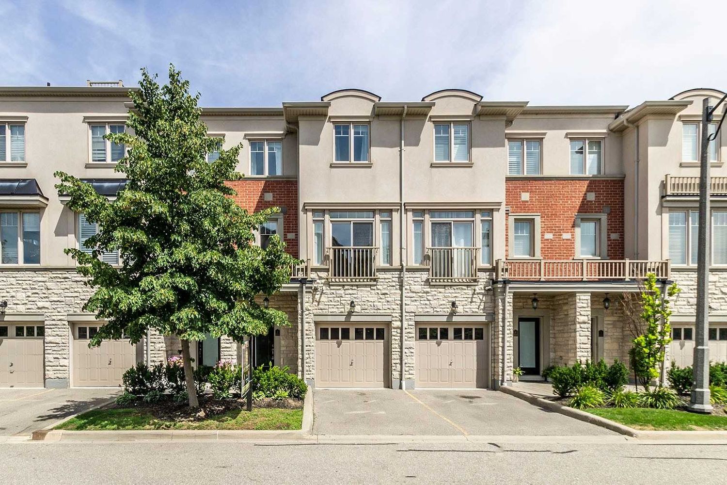 3350-3390 Thomas Street. Cobblestone Mews Townhomes is located in  Mississauga, Toronto - image #2 of 3