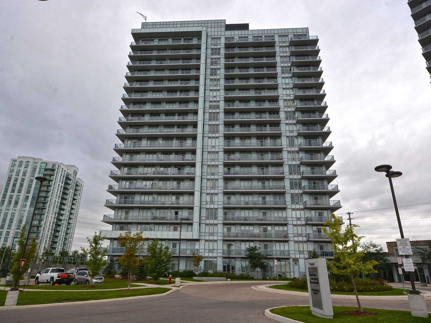 4633 Glen Erin Drive. Downtown Erin Mills Condos is located in  Mississauga, Toronto - image #2 of 2