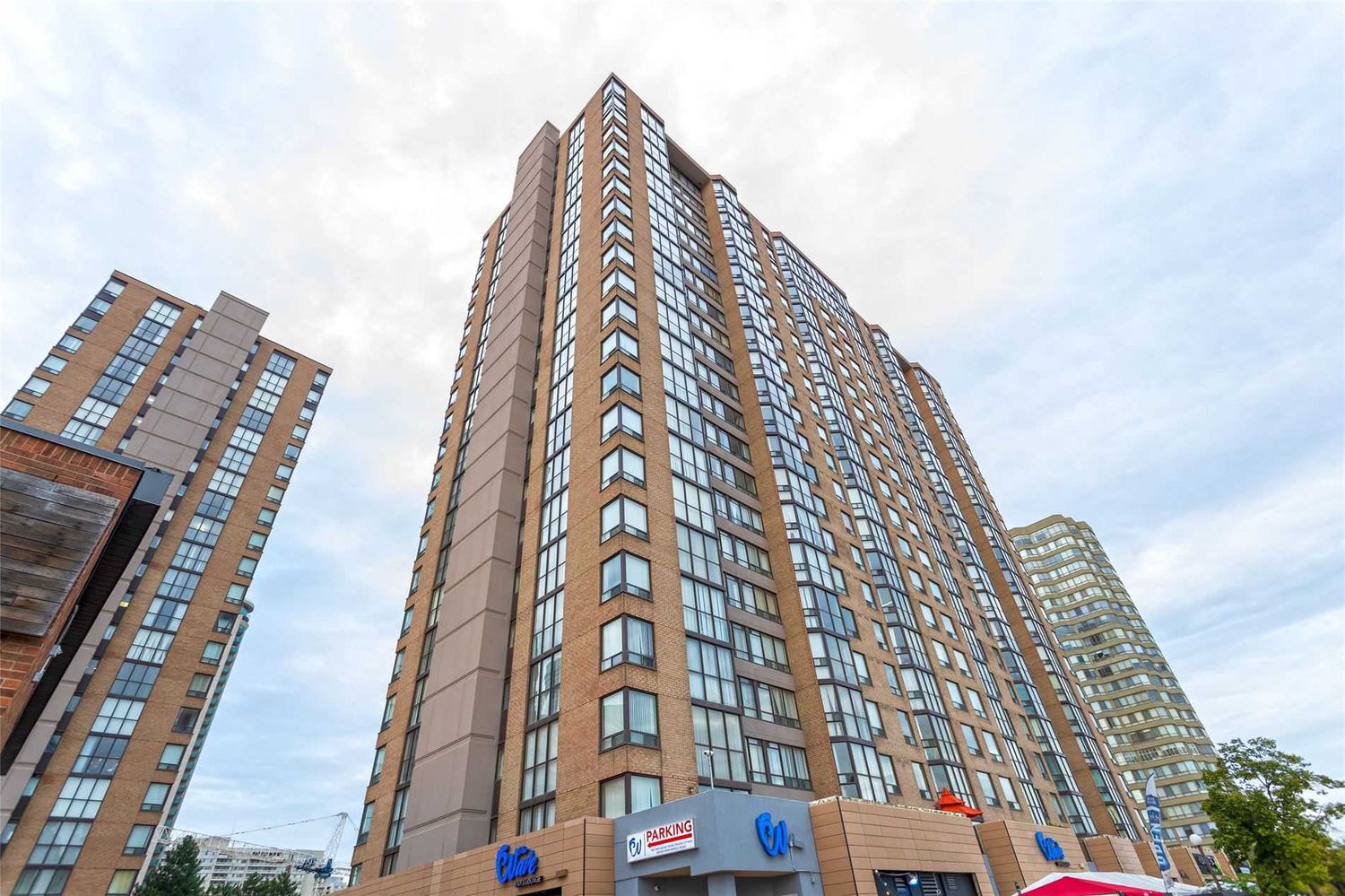 285 Enfield Place. Enfield Place Condos is located in  Mississauga, Toronto - image #3 of 3