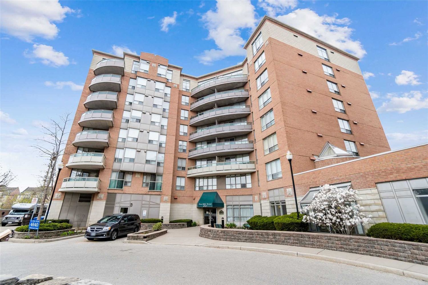 4640 Kimbermount Avenue. Erin Mills Terrace Condos is located in  Mississauga, Toronto - image #2 of 2