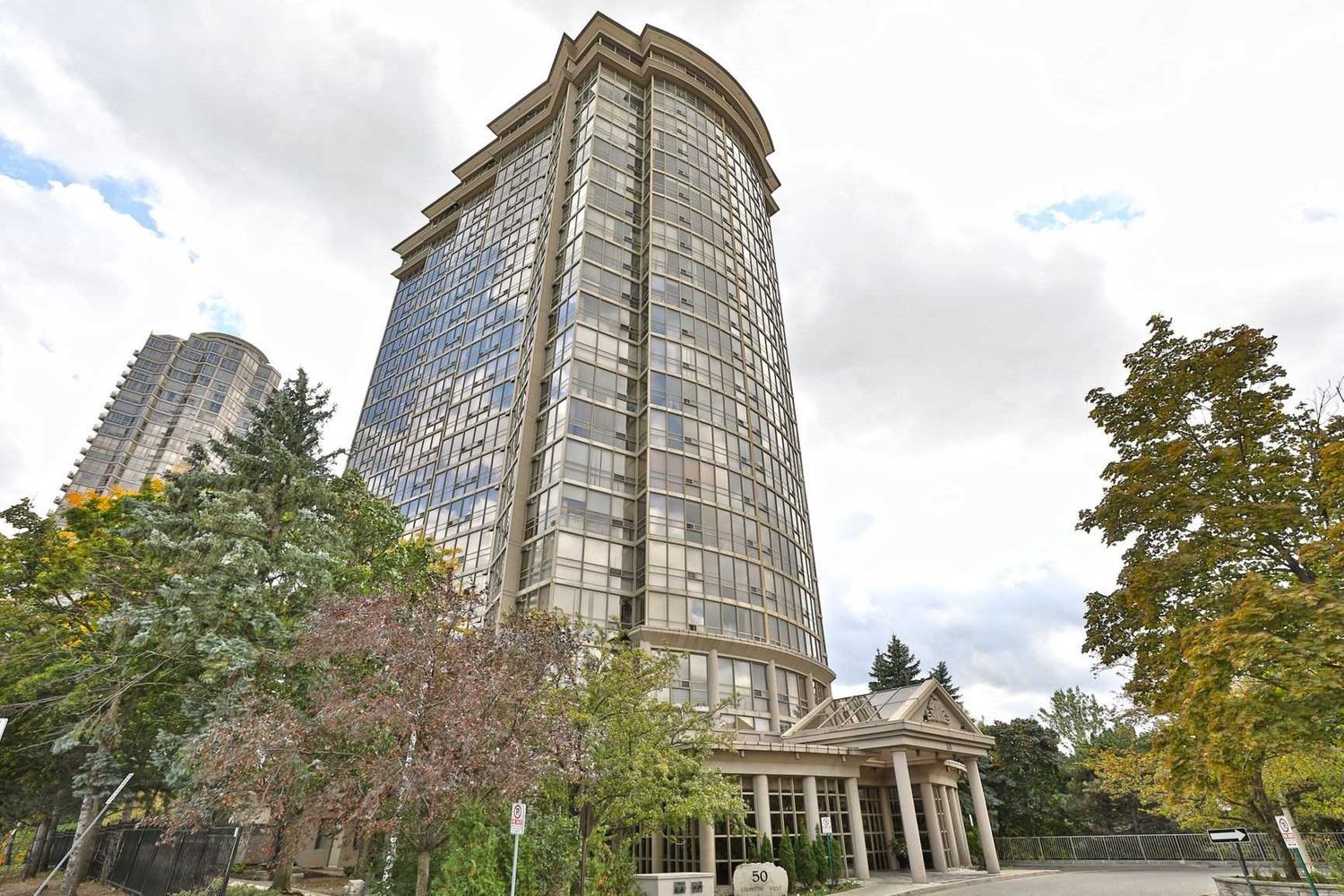 50 Eglinton Avenue W. Esprit Condos is located in  Mississauga, Toronto - image #1 of 2