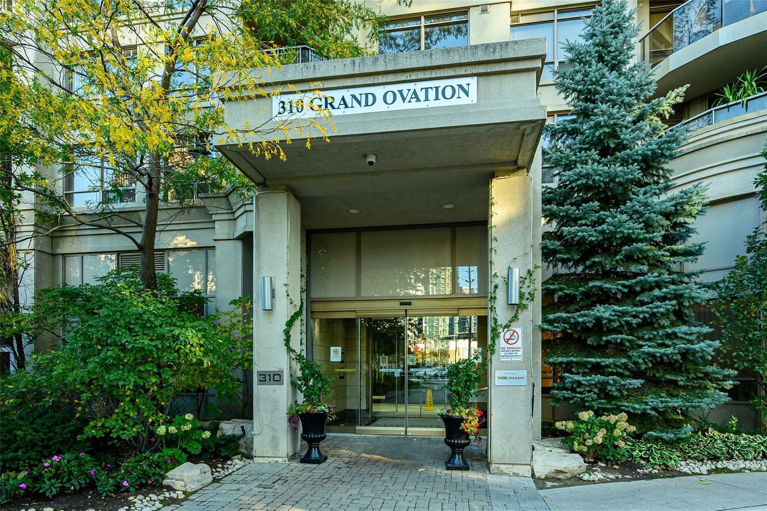 310 Burnhamthorpe Road W. Grand Ovation Condos is located in  Mississauga, Toronto - image #3 of 3
