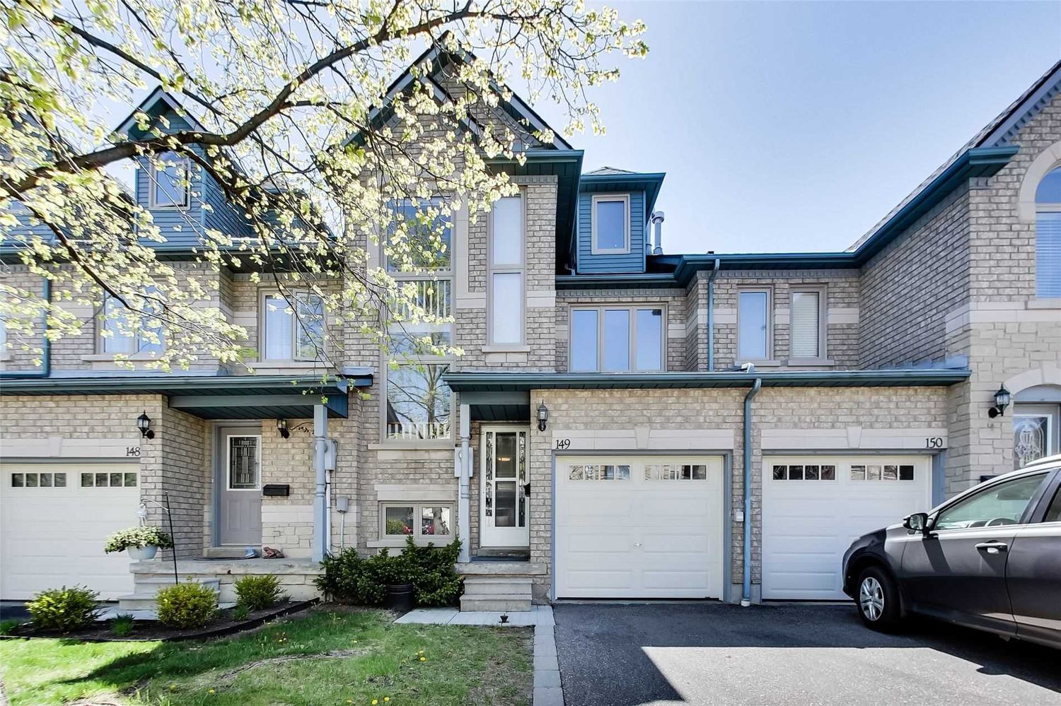 455 Apache Court. Highland Park I Townhomes is located in  Mississauga, Toronto - image #2 of 2