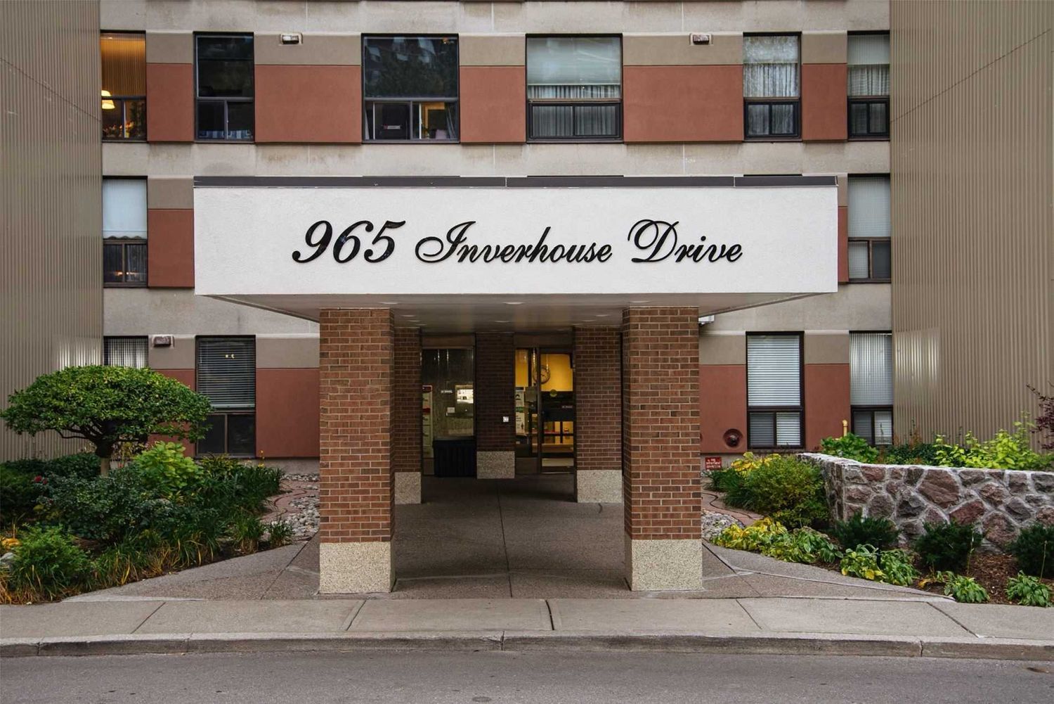 965 Inverhouse Drive. Inverhouse Manor Condos is located in  Mississauga, Toronto - image #2 of 3
