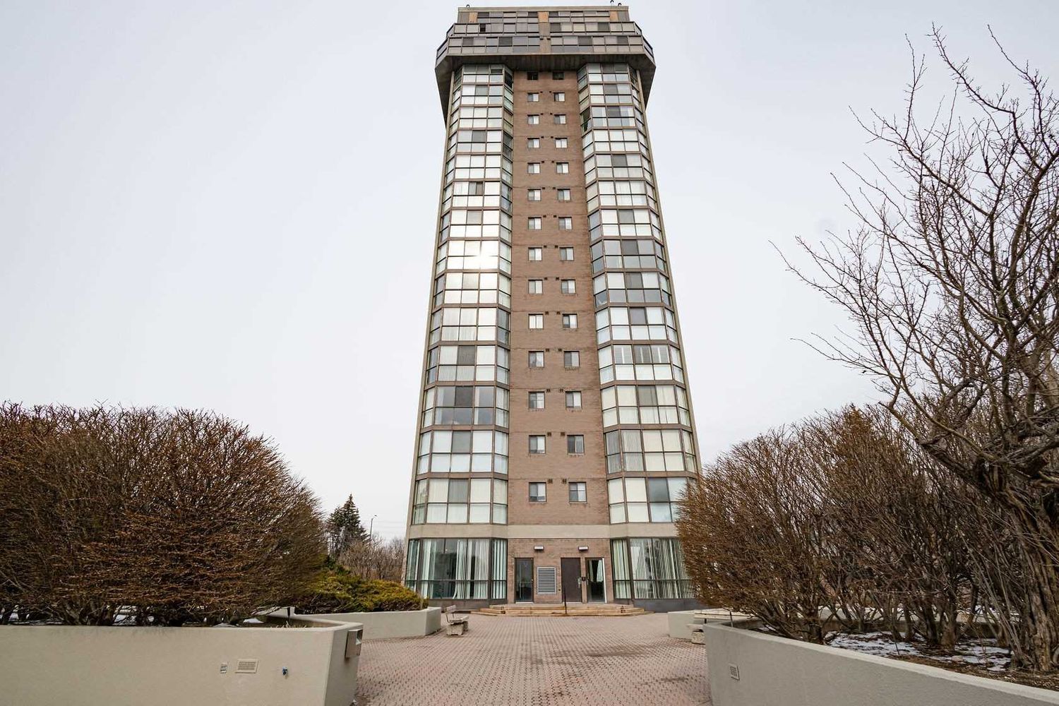 880 Dundas Street W. Kingsmere on the Park Condos is located in  Mississauga, Toronto - image #1 of 2