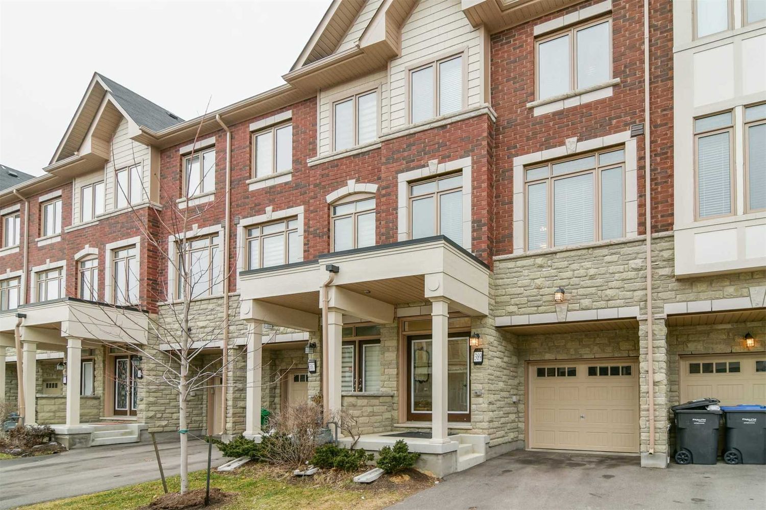 350-436 Ladycroft Terrace. Ladycroft Terrace Townhomes is located in  Mississauga, Toronto - image #2 of 2